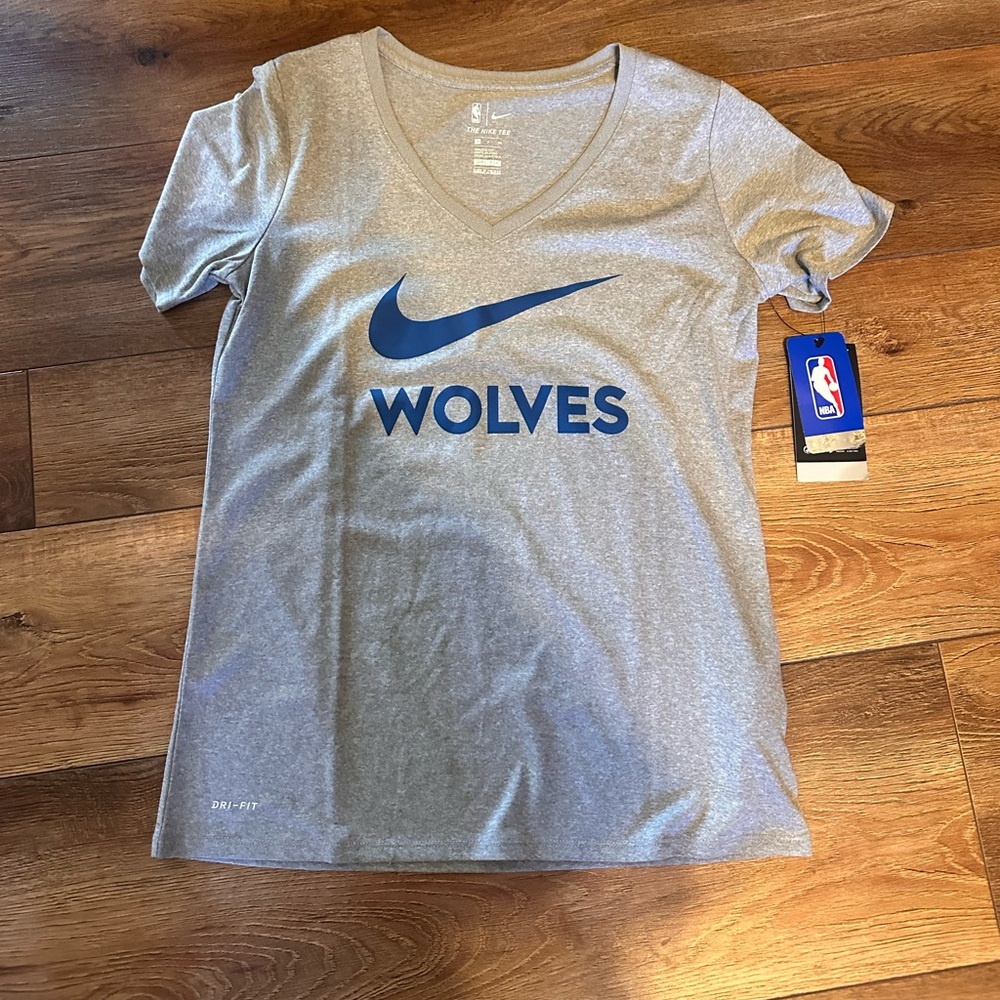 The Nike tee, NBA Wolves Womans Small New with tags